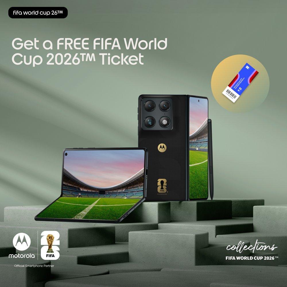 Motorola Razr Fold FIFA Edition 16GB RAM + 512GB ROM Smartphone Black 5G — view 2